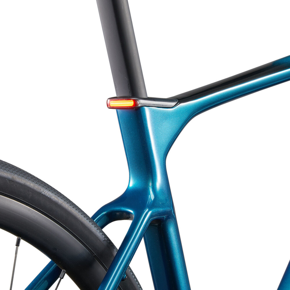 giant-defy-e-bike-luz-trasera-integrada-en-cuadro-bicimax